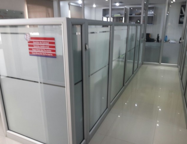 division-en-aluminio-y-vidrio-oficinas-ideal-01