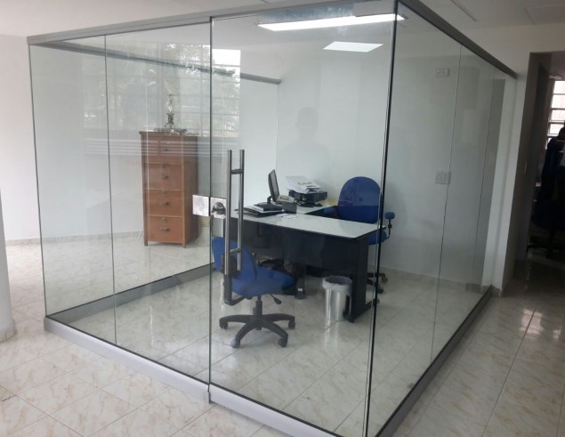 division-en-vidrio-templado-oficinas-ideal-04