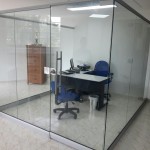 division-en-vidrio-templado-oficinas-ideal-04