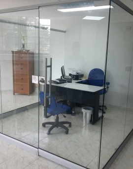 division-en-vidrio-templado-oficinas-ideal-04